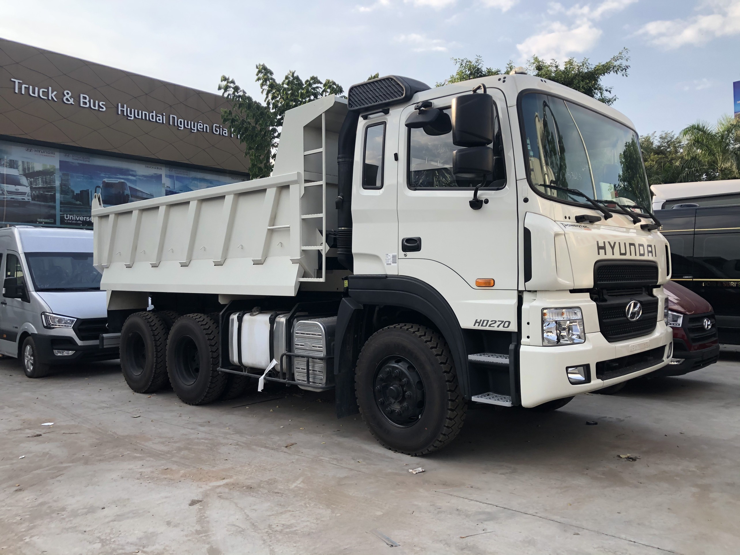 XE BEN 10 KHỐI HYUNDAI HD270 