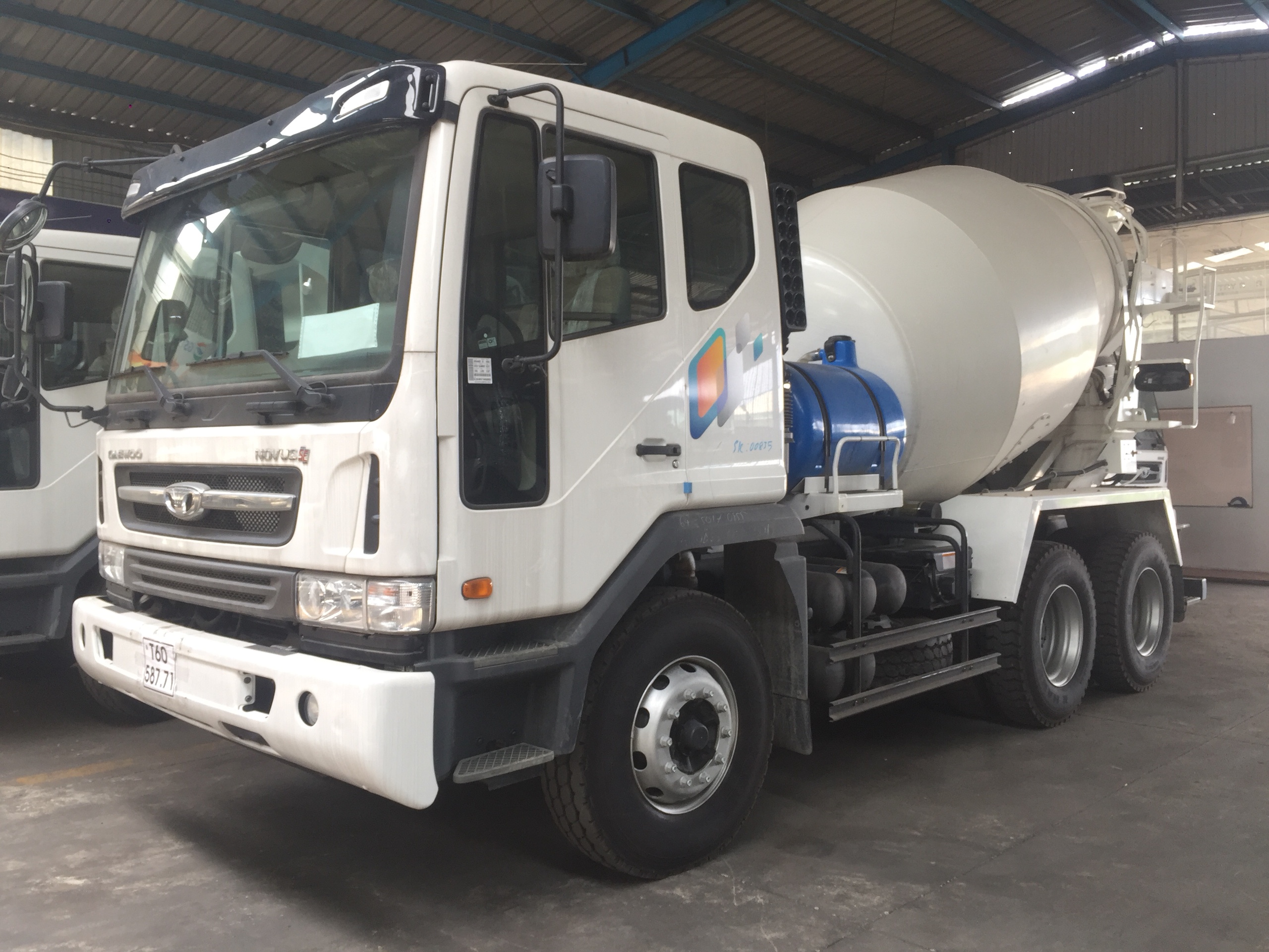  XE BỒN TRỘN BÊ TÔNG 7 KHỐI DAEWOO