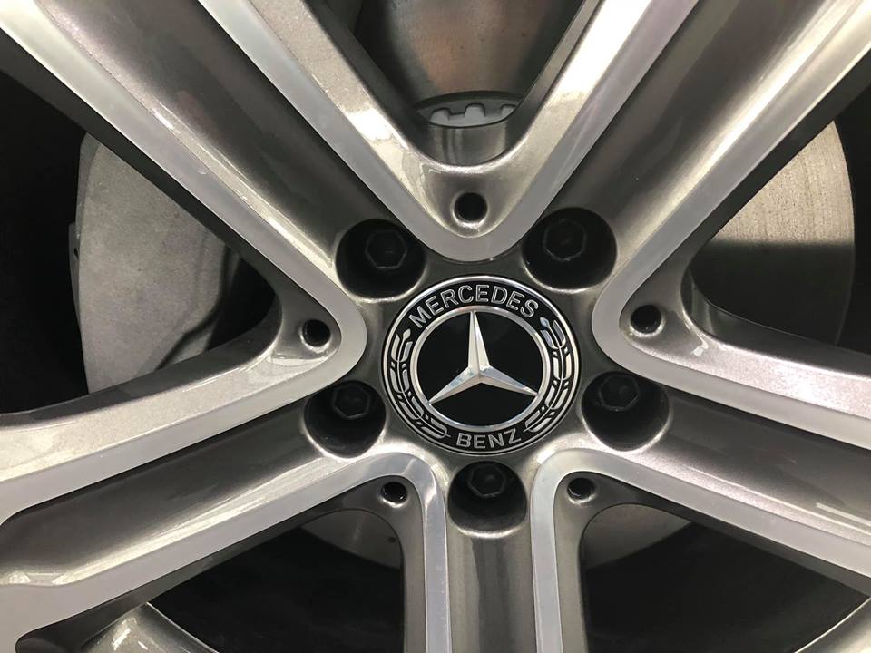  Bộ logo bông lúa nền đen của Mercedes 