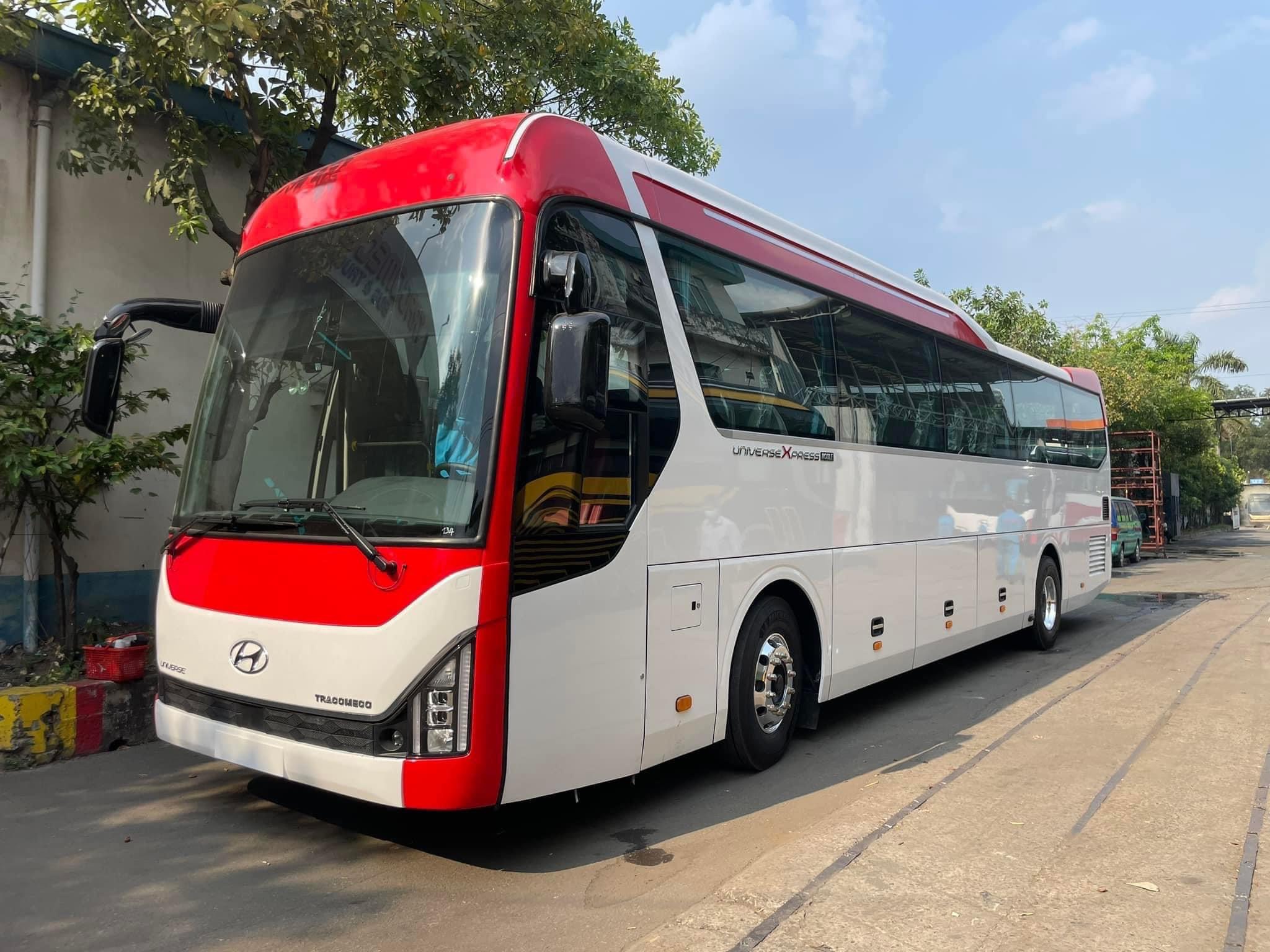 XE TRACOMECO UNIVERSE EX 47 CHỖ 