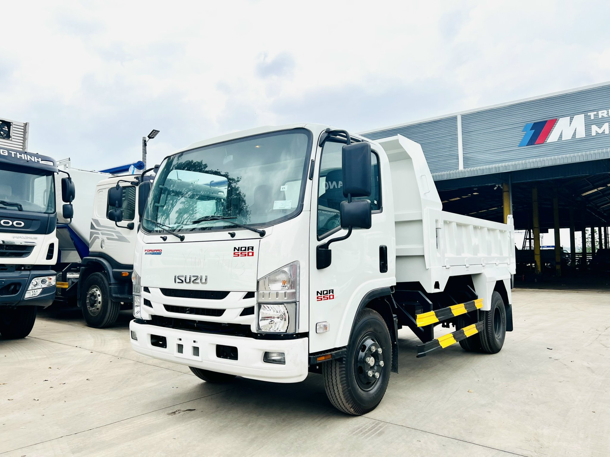 XE BEN 5 TẤN ISUZU NQR550