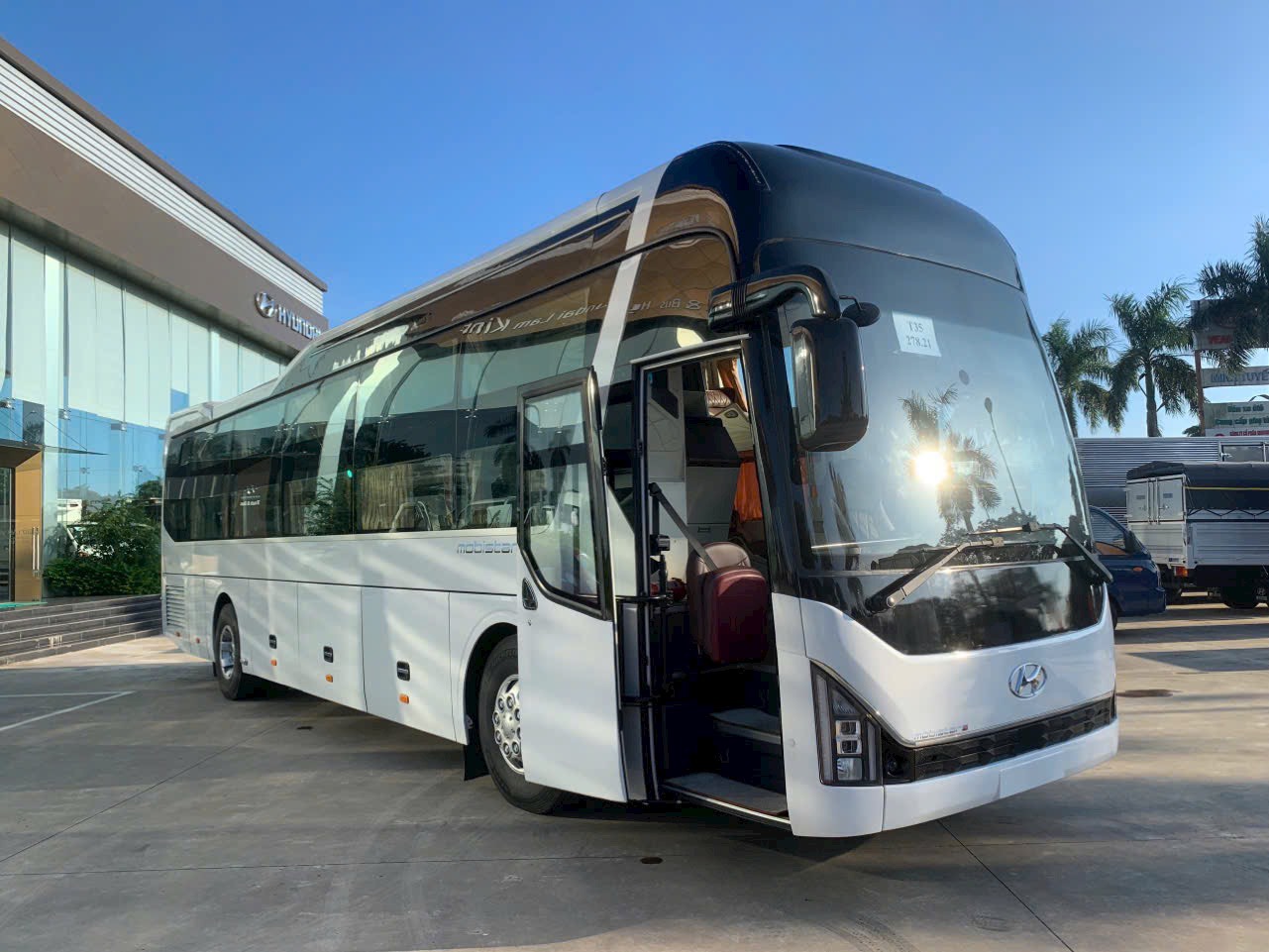 XE GIƯỜNG NẰM HYUNDAI UNIVERSE MOBISTAR 34 GIƯỜNG  