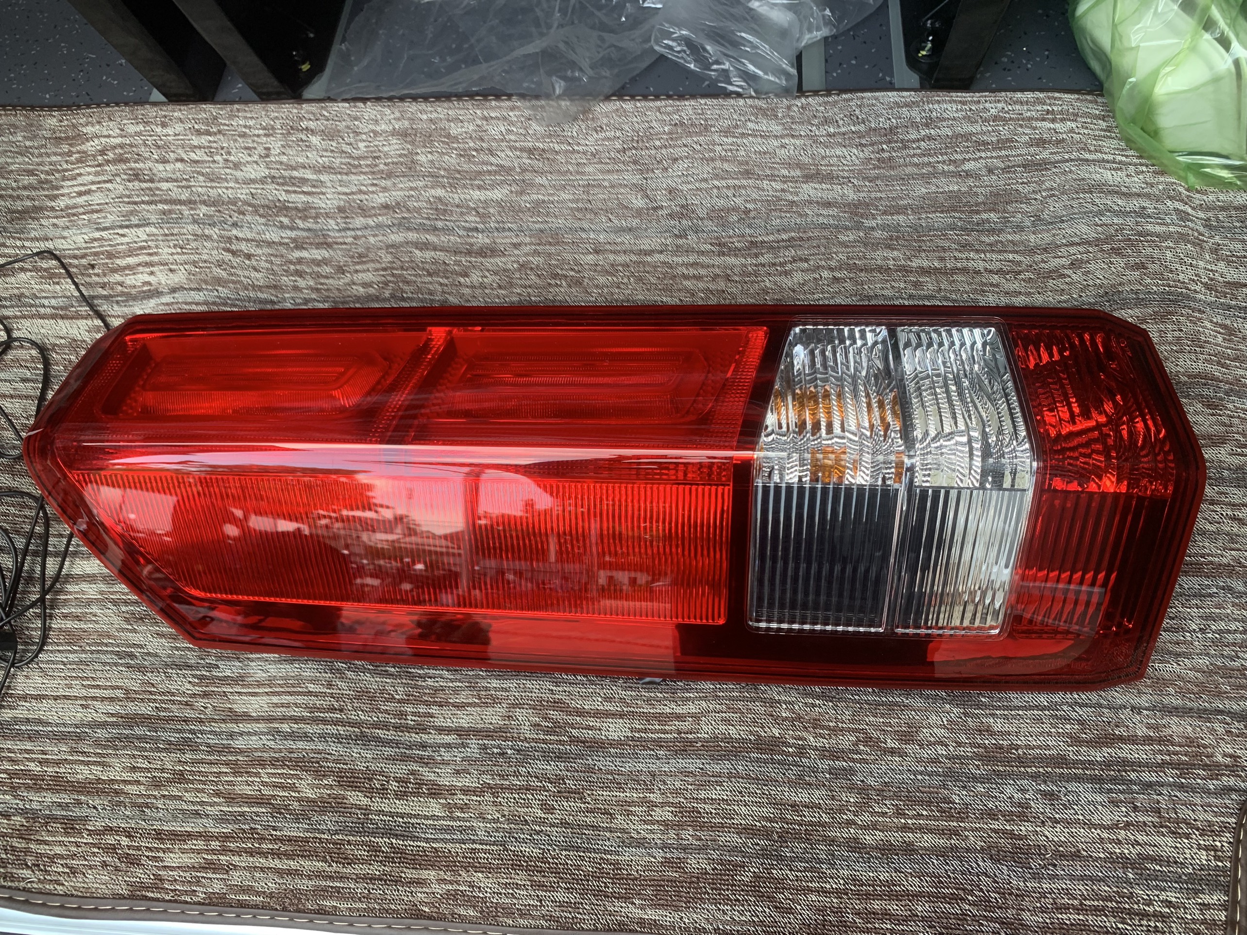  Đèn hậu bên trái xe Solati, H350