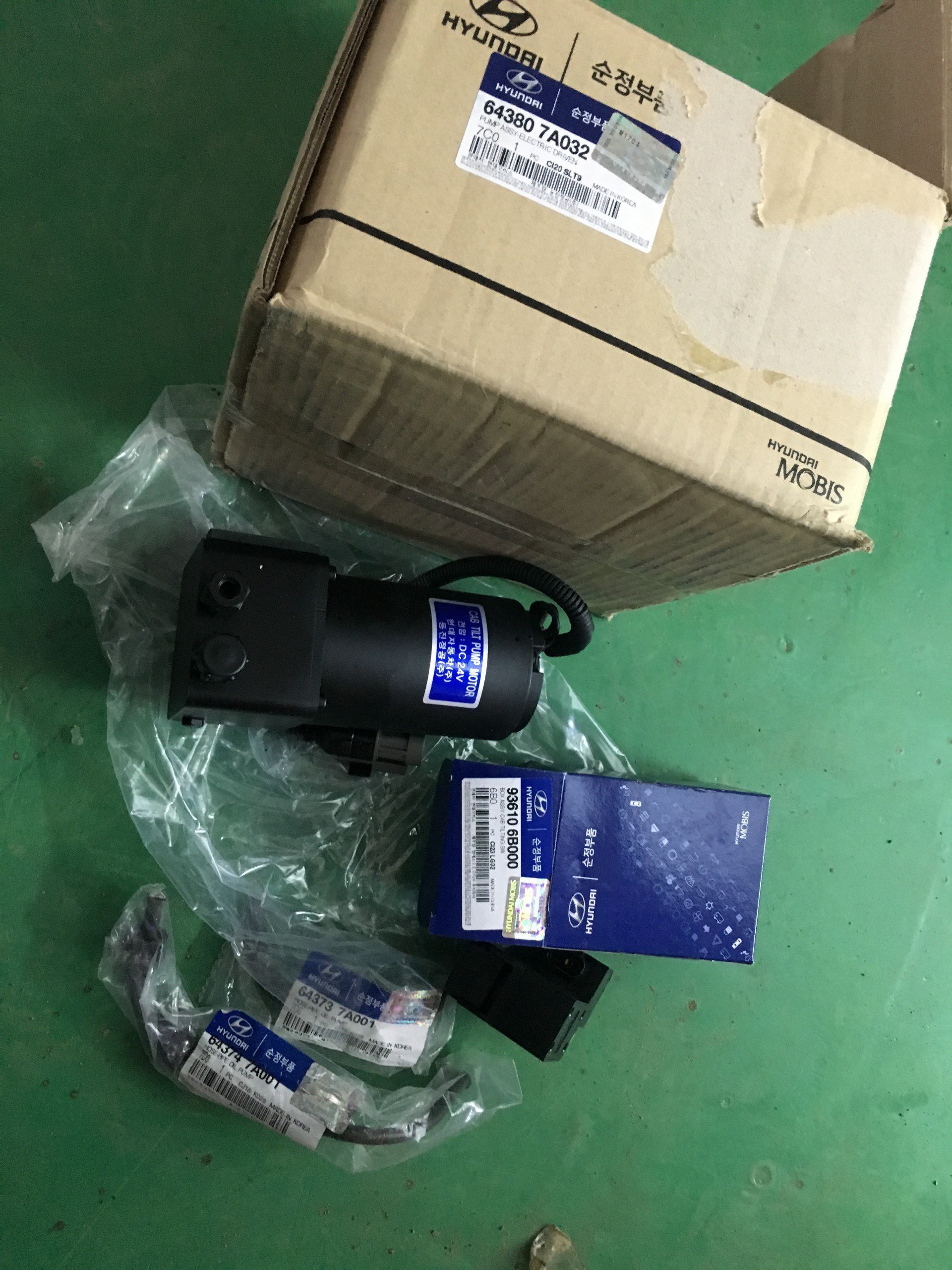 Motor bơm cabin xe HD320, HD1000