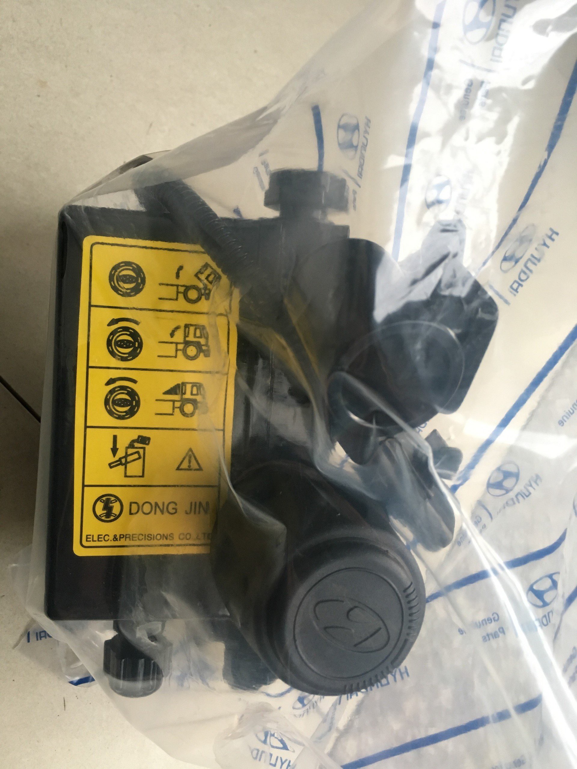 Bơm cabin Dongjin xe HD320, HD1000
