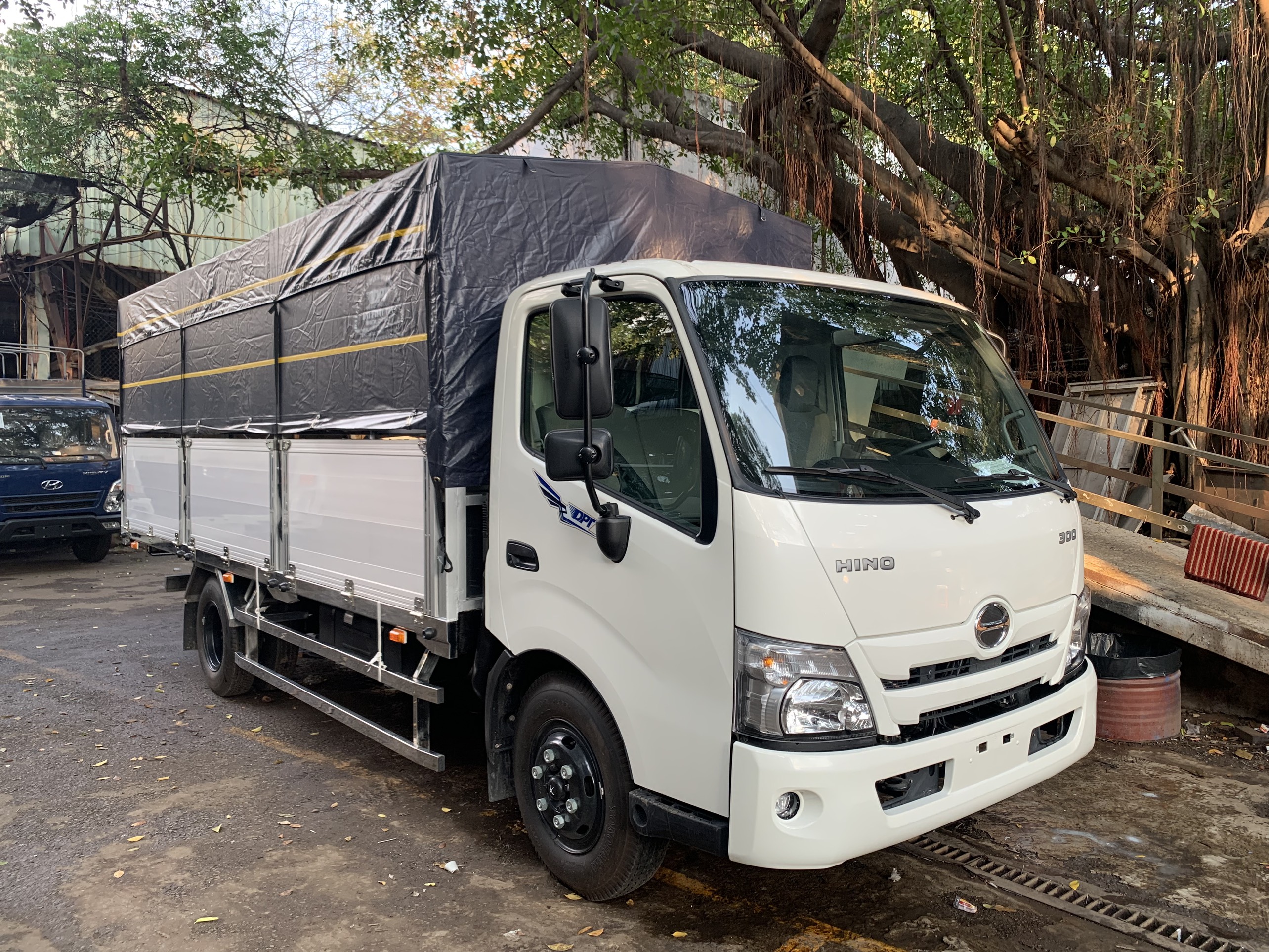  XE 3.5 TẤN HINO XZU 720L THÙNG MUI BẠT