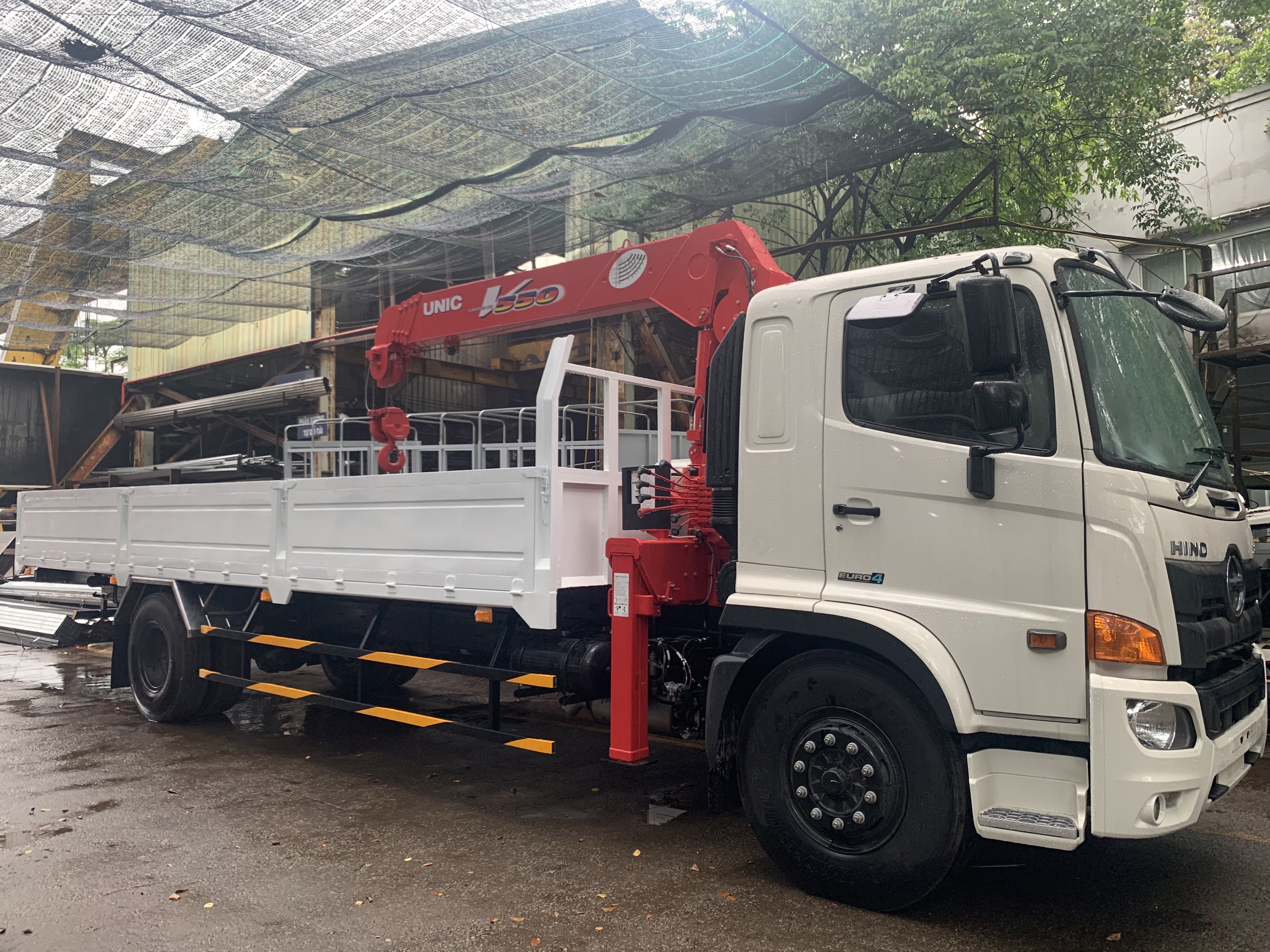 XE CẨU 8 TẤN HINO FG8JT7A GẮN CẨU UNIC URV550 5 TẤN