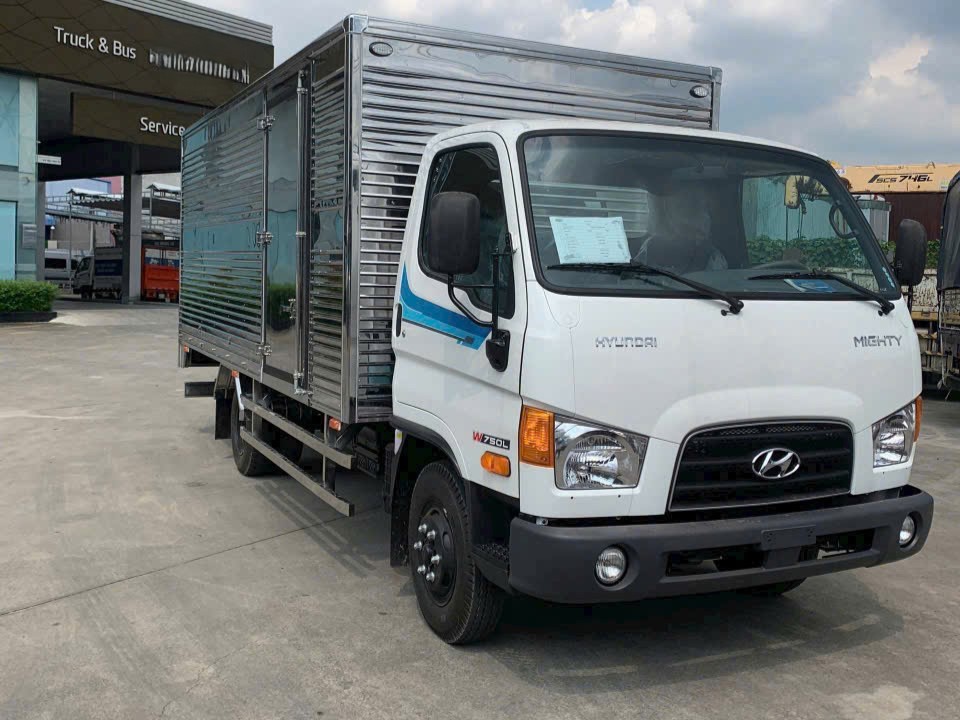 HYUNDAI MIGHTY W750L E5 THÙNG KÍN INOX 3.5 TẤN DÀI 5 MÉT