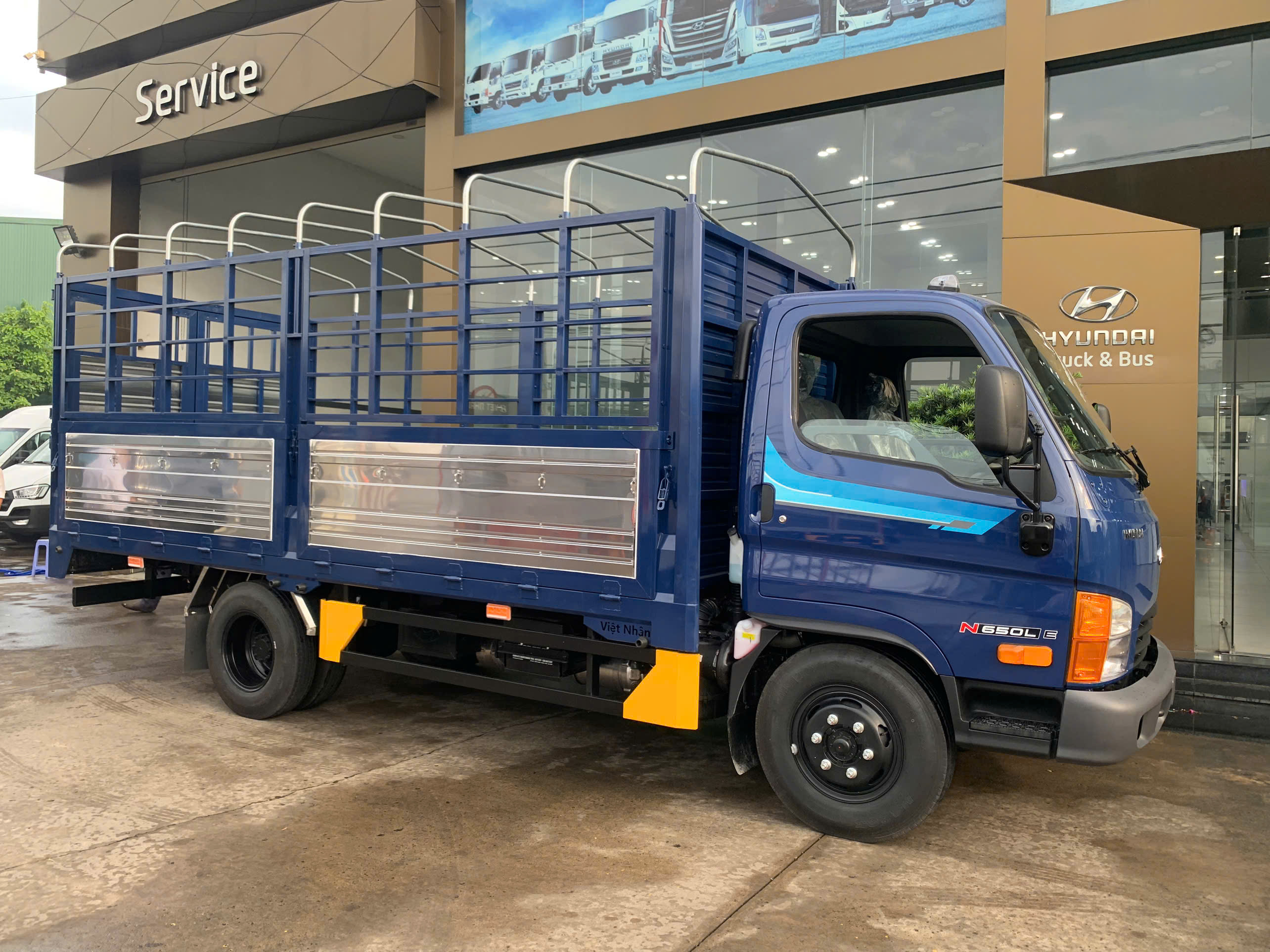 HYUNDAI MIGHTY N650LE 3.4 TẤN THÙNG MUI BẠT 4.5 MÉT