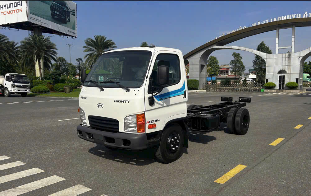 HYUNDAI MIGHTY N550LA MUI BẠT 2.6 TẤN 