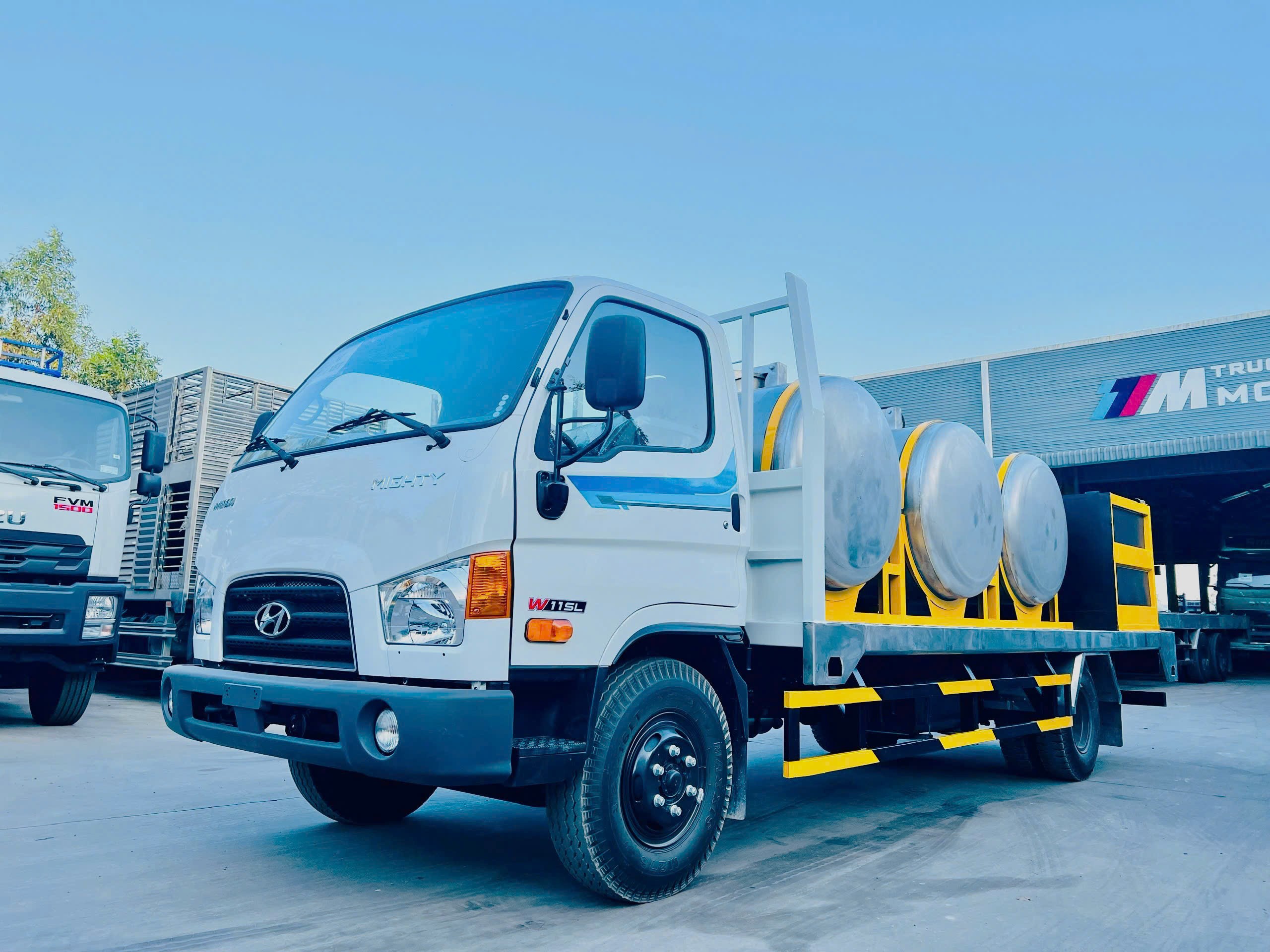 HYUNDAI MIGHTY W11SL CHỞ MỦ CAO SU 6 TẤN