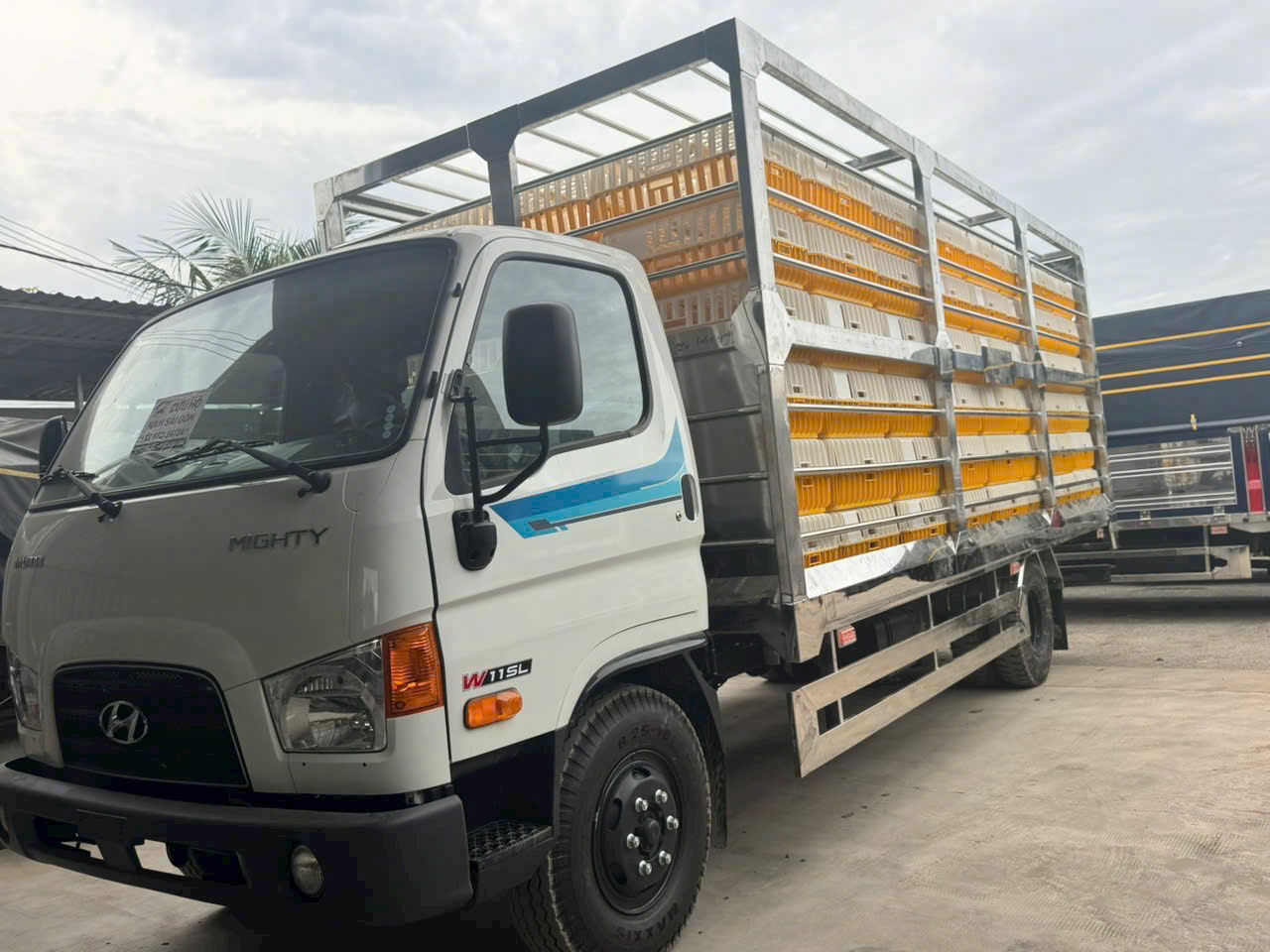 HYUNDAI MIGHTY W11SL CHỞ GIA CẦM