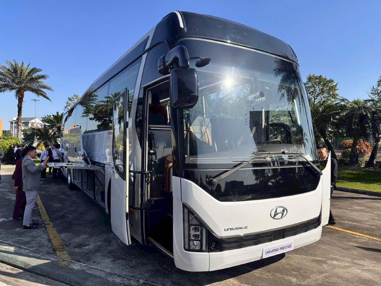 HYUNDAI UNIVERSE PRESTIGE 47 CHỖ MỚI RA MẮT
